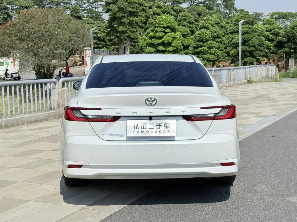 Toyota Camry 2.0GVP Deluxe Edition 2024 — миниатюра 2