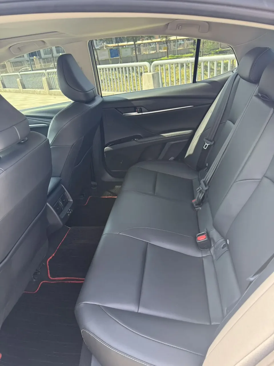 Toyota Camry 2.0GVP Deluxe Edition 2024 — миниатюра 3