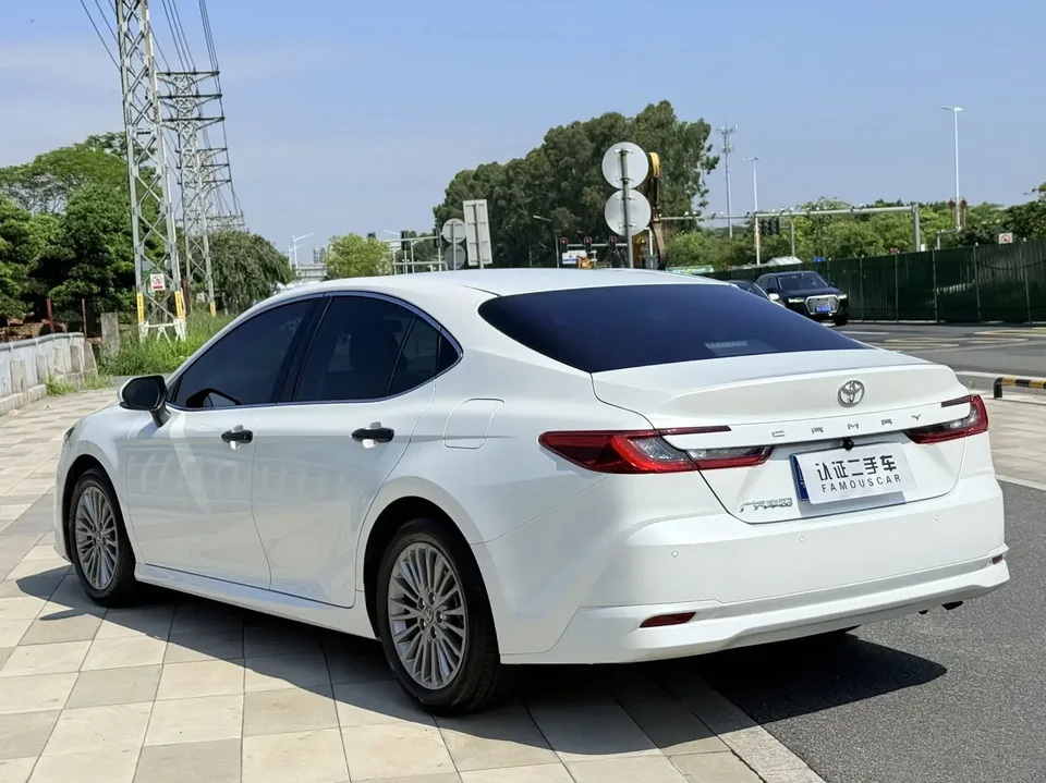 Toyota Camry 2.0GVP Deluxe Edition 2024 — миниатюра 4