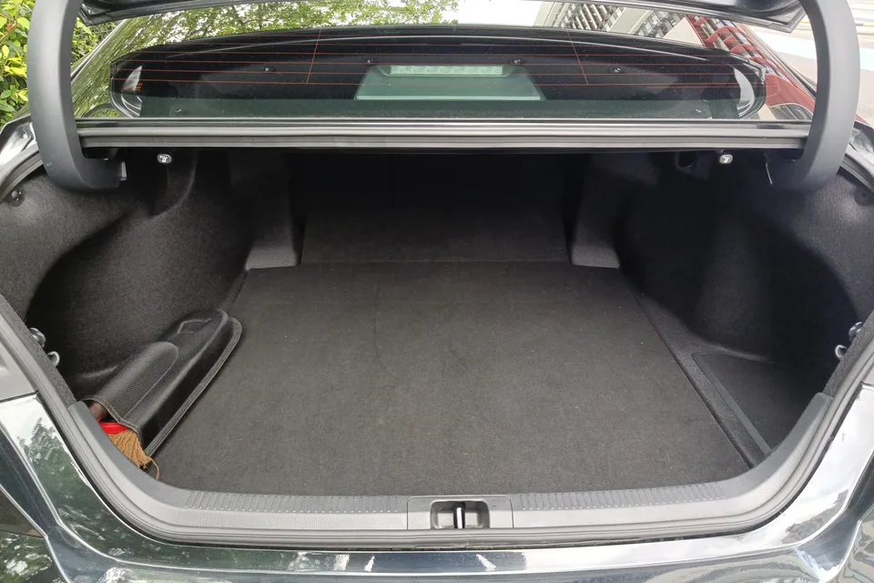Toyota Camry Hybrid 2.0HGVP Luxury Edition 2025 — миниатюра 5