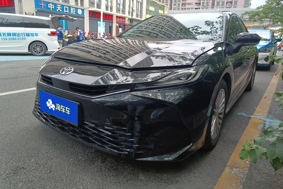 Toyota Camry 2025