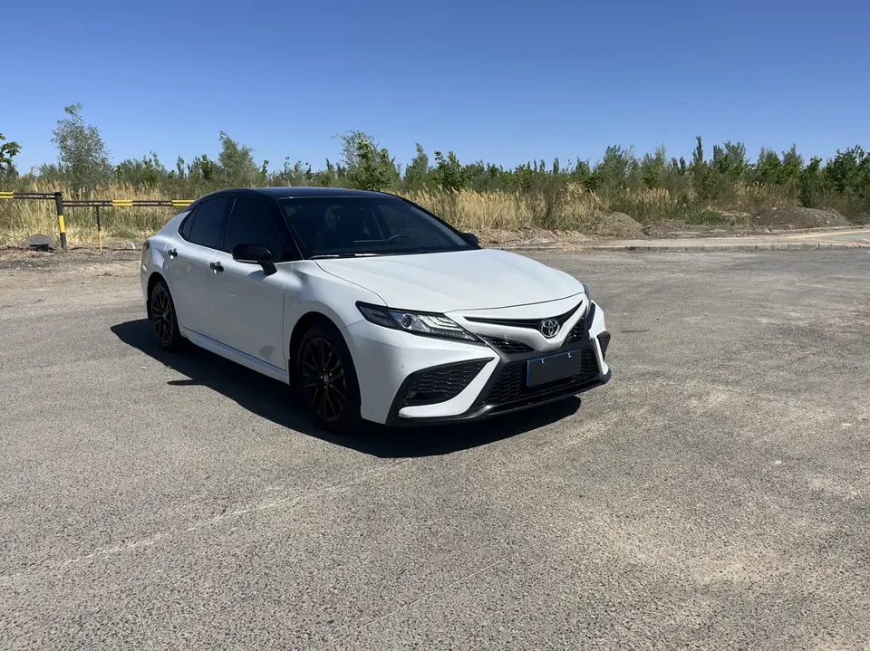 Toyota Camry 2.0GVP Leading Edition 2023 — миниатюра 3