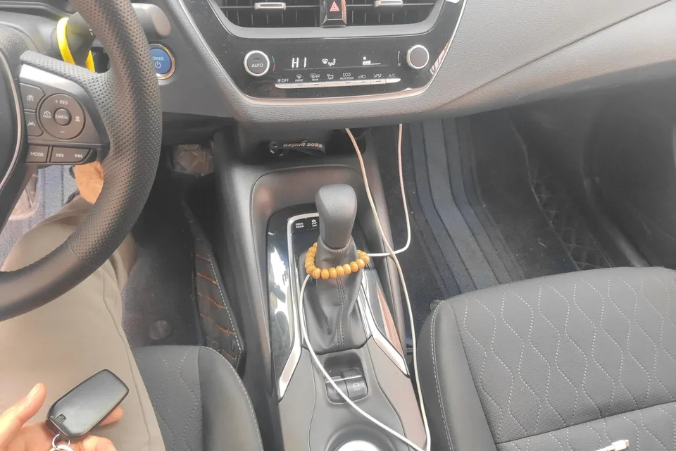 Toyota Corolla Intelligent Electric Hybrid Dual Engine 1.8L E-CVT Elite Edition 2023 — миниатюра 3