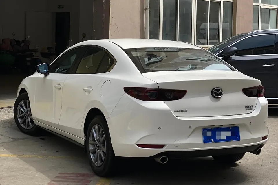 Mazda Axela 1.5L Manual Quality Edition 2023 — миниатюра 2
