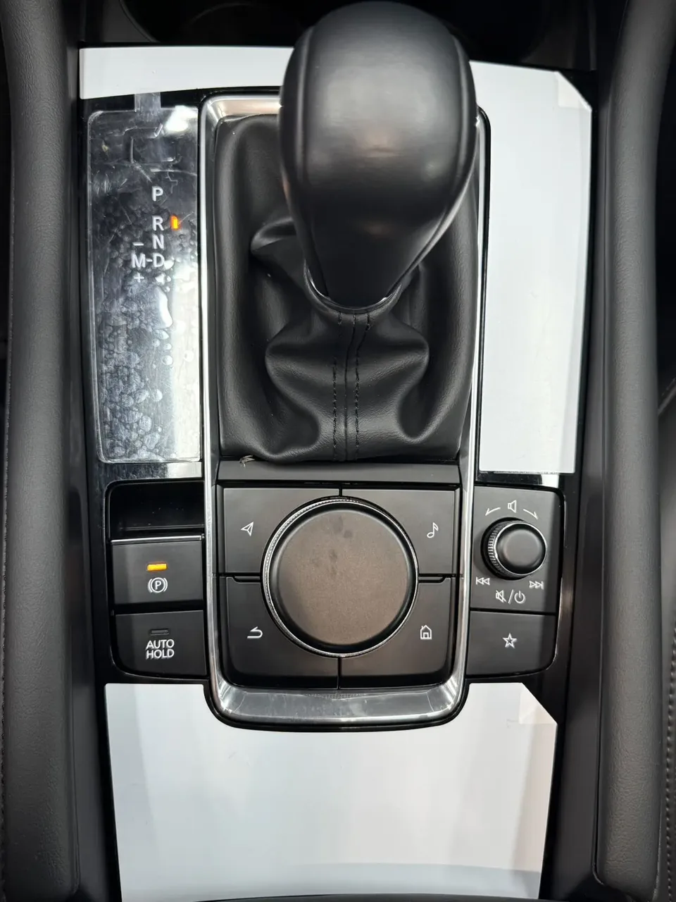 Mazda Axela 2.0L automatic premium version 2022 — миниатюра 3