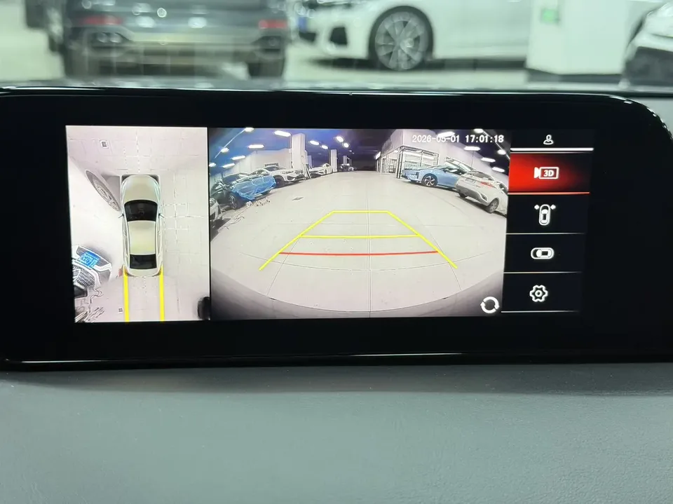 Mazda Axela 2.0L automatic premium version 2022 — миниатюра 5