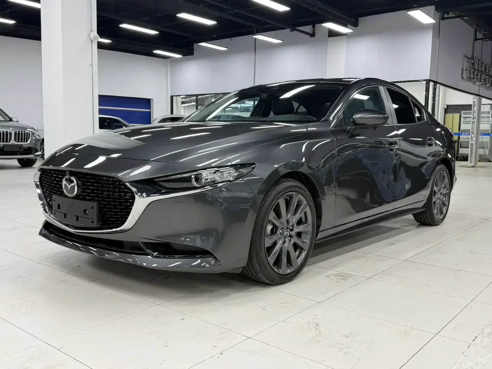 Mazda Axela 2.0L automatic premium version 2022 — фото 1, купить с доставкой в Москву