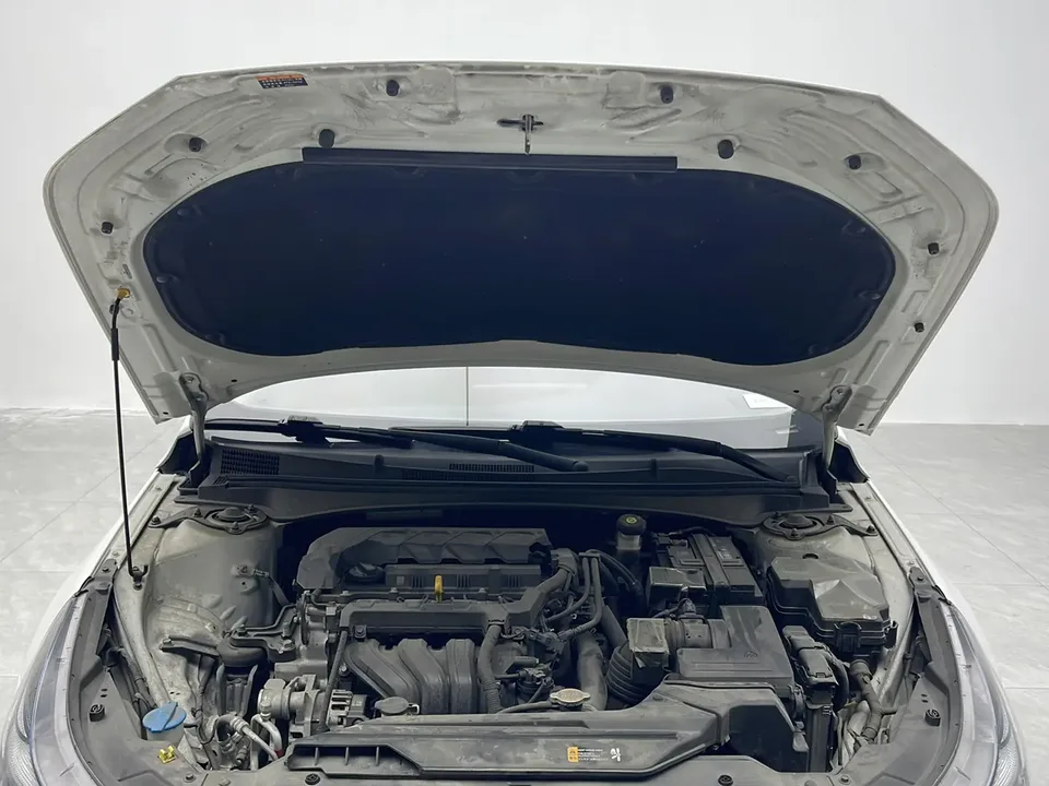 Hyundai Elantra Elantra 2021 1.5L CVT LUX Premium Edition 2022 — миниатюра 2