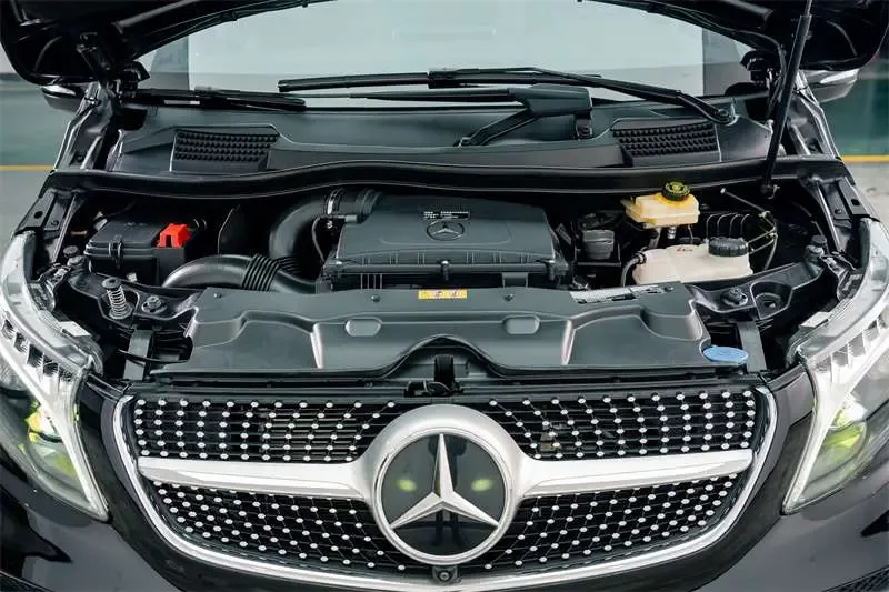 Mercedes-Benz V-Класс Mercedes Benz V Class 2022 V 260 L Long Wheelbase Luxury Edition 2023 — миниатюра 2
