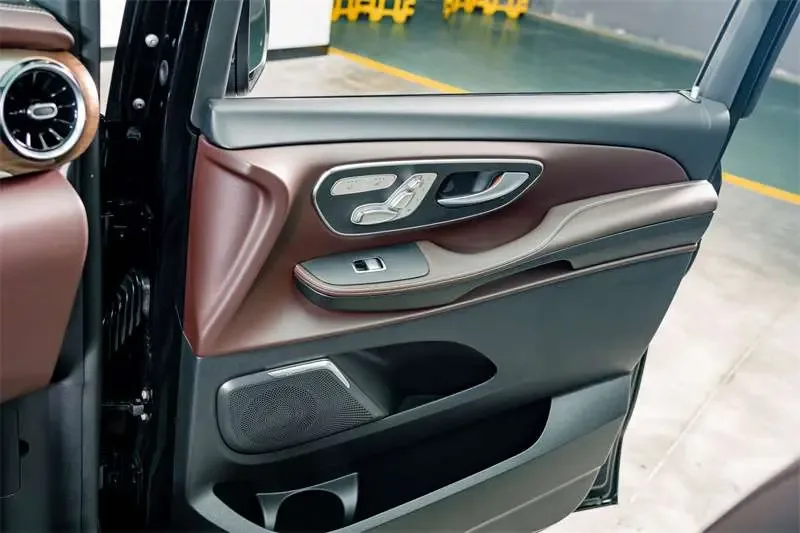 Mercedes-Benz V-Класс Mercedes Benz V Class 2022 V 260 L Long Wheelbase Luxury Edition 2023 — миниатюра 4