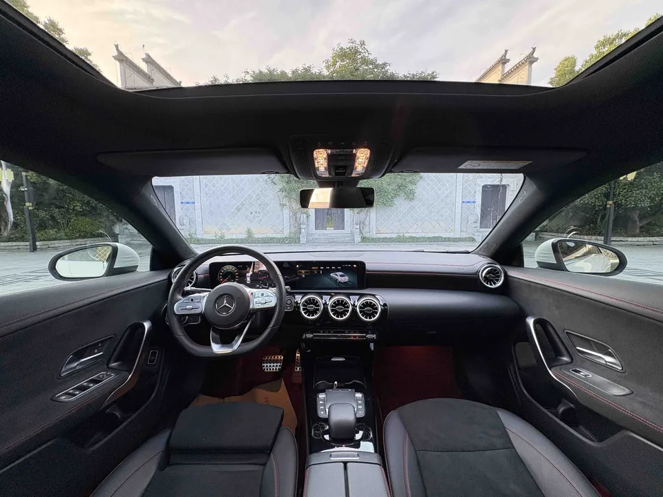 Mercedes-Benz CLA (Imported) Mercedes-Benz CLA 2022 CLA 200 four-door coupe 2022 — миниатюра 3