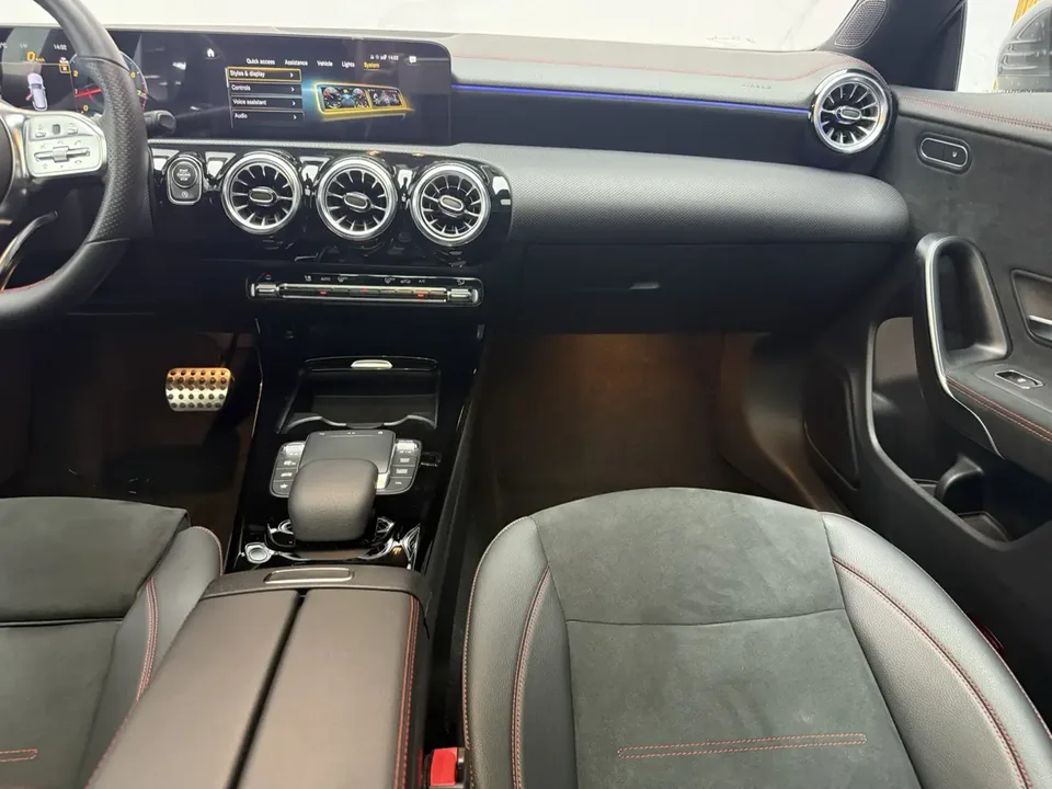 Mercedes-Benz CLA (Imported) Mercedes-Benz CLA 2023 CLA 200 four-door coupe 2022 — миниатюра 5