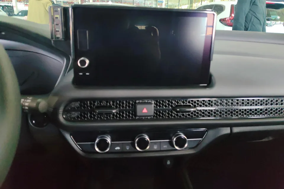 Honda ZR-V 1.5T CVT Technology Edition 2023 — миниатюра 3