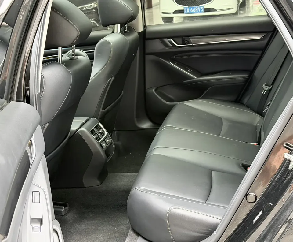 Honda Accord 2022 Accord Hybrid 2.0L Phantom Night Smart Edition 2022 — миниатюра 3