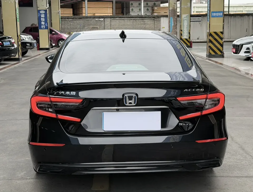 Honda Accord 2022 Accord Hybrid 2.0L Phantom Night Smart Edition 2022 — миниатюра 4