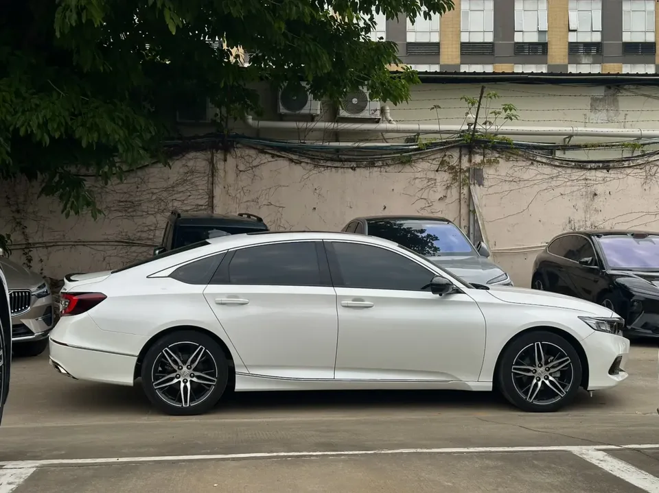 Honda Accord 2022 Accord 260TURBO Fantasy Night Premium Edition 2022 — миниатюра 2