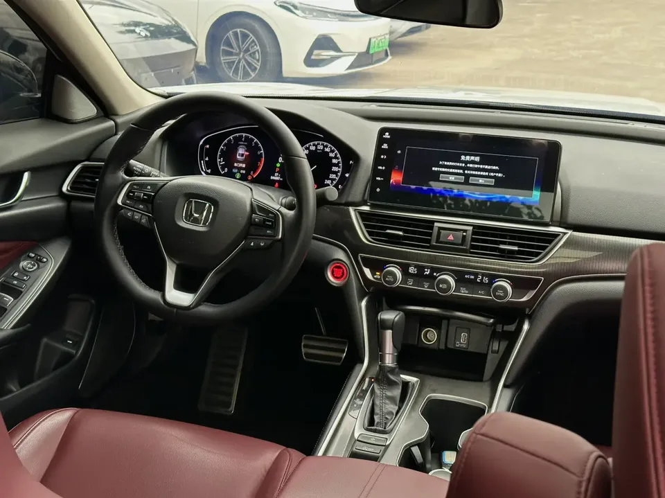 Honda Accord 2022 Accord 260TURBO Fantasy Night Premium Edition 2022 — миниатюра 3