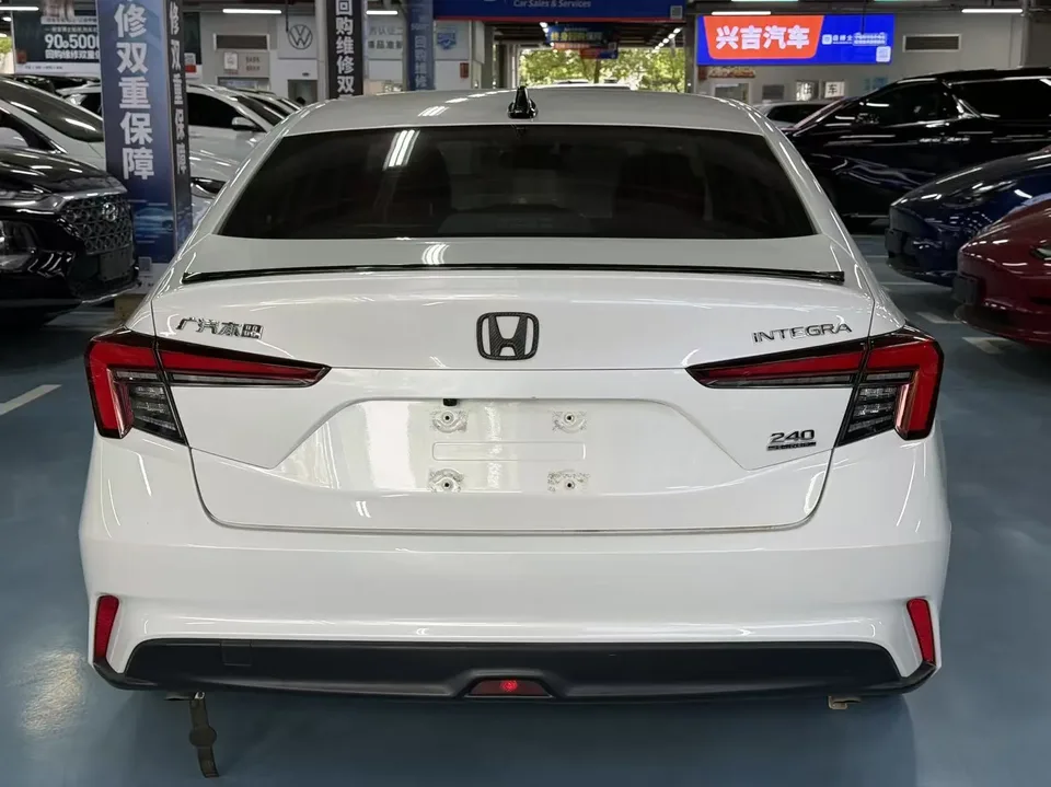 Honda Integra Stylish 2022 240TURBO CVT Exclusive Edition 2022 — миниатюра 2