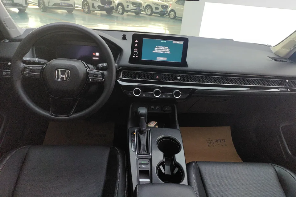 Honda CIVIC Civic 240TURBO CVT Power Edition 2023 — миниатюра 3