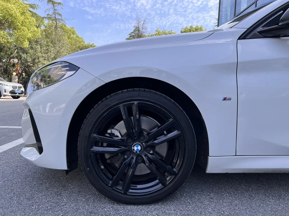 BMW 1 Series BMW 1 Series 2023 125i M Sport Night Edition 2023 — миниатюра 3