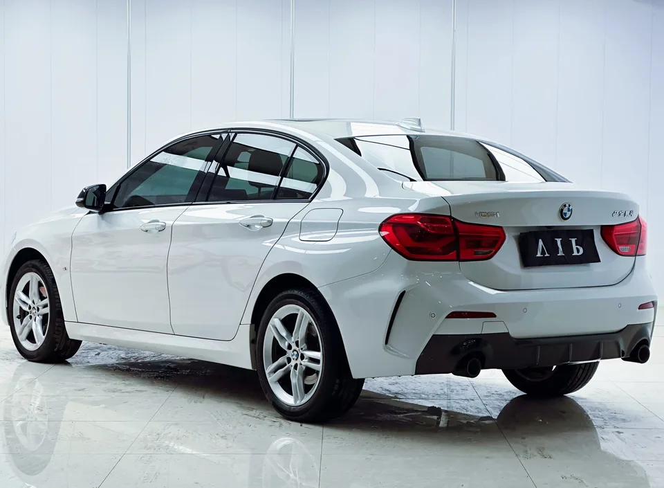 BMW 1 Series BMW 1 Series 2021 120i M Sport Night Edition 2022 — миниатюра 2