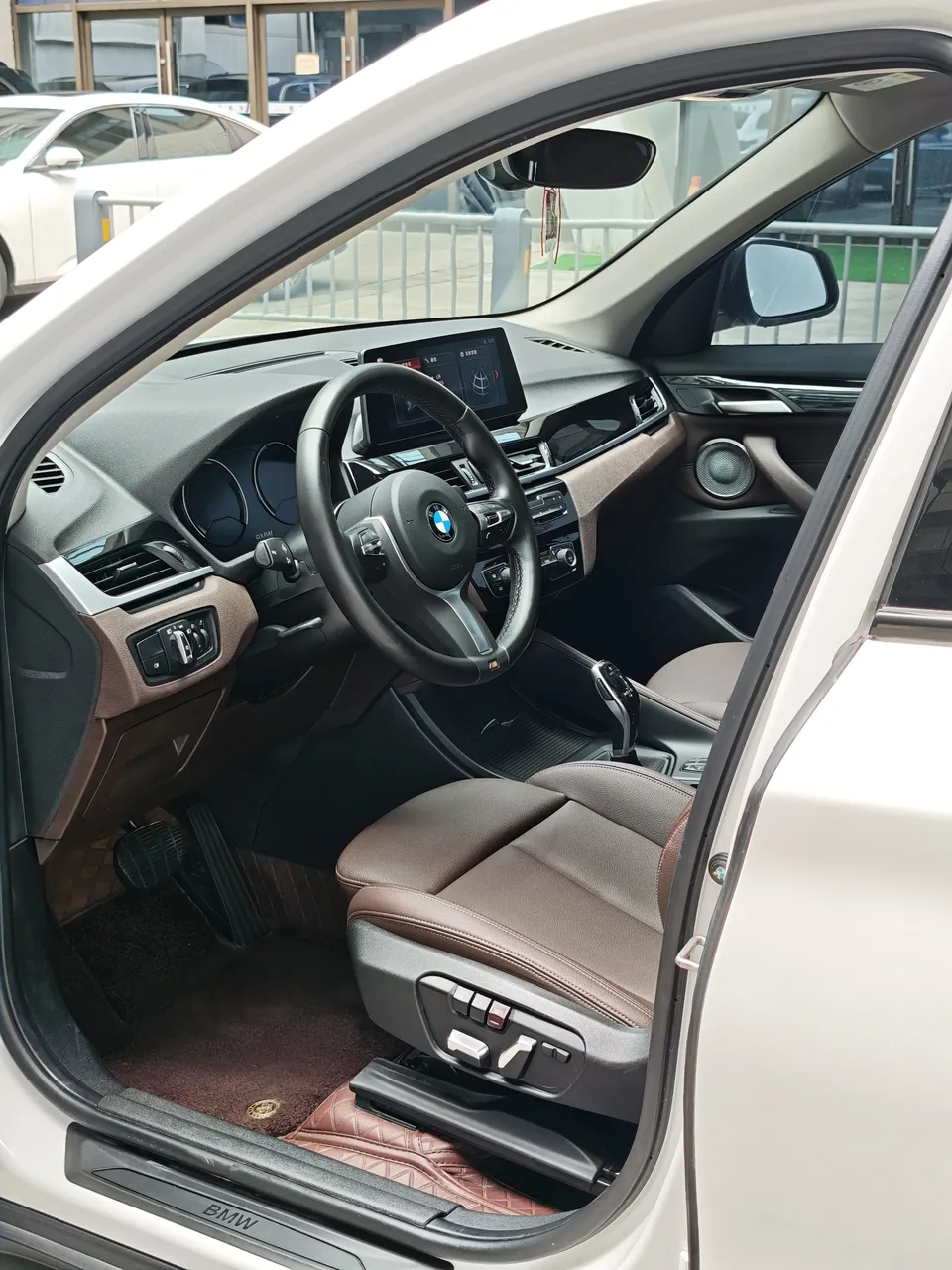 BMW X1 facelift sDrive25Li Leading Edition 2022 — миниатюра 5