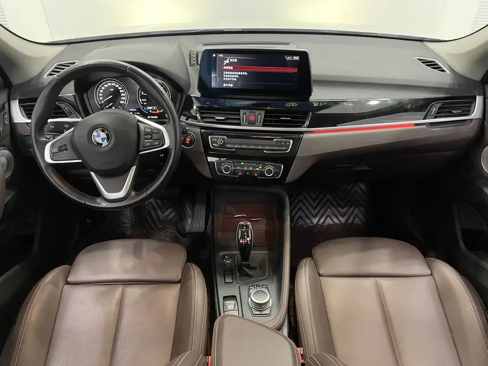 BMW X1 X1 2021 facelift sDrive20Li Fashion model 2022 — миниатюра 3