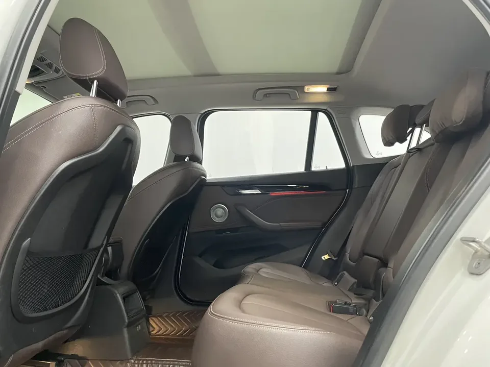 BMW X1 X1 2021 facelift sDrive20Li Fashion model 2022 — миниатюра 5