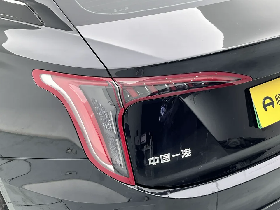 Hongqi E-QM5 charging 431km enjoyment version 5 seats 2023 — миниатюра 2