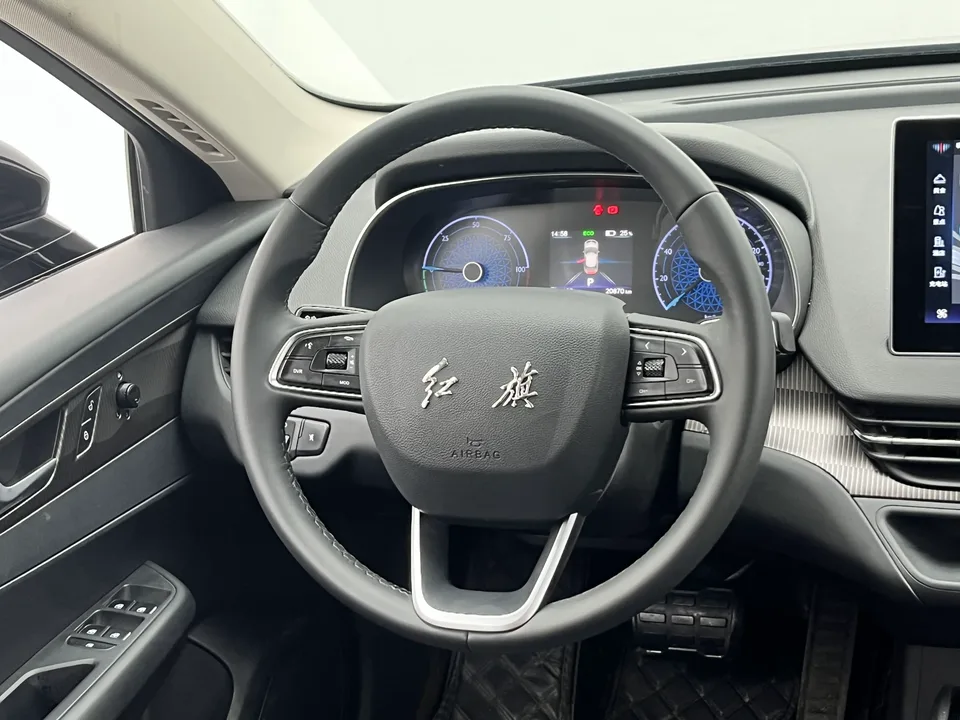 Hongqi E-QM5 charging 431km enjoyment version 5 seats 2023 — миниатюра 3