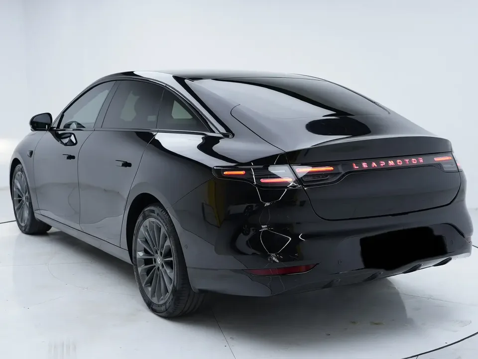 Leapmotor Zero running C01 Pure Electric 525 Comfort Edition 2024 — миниатюра 3