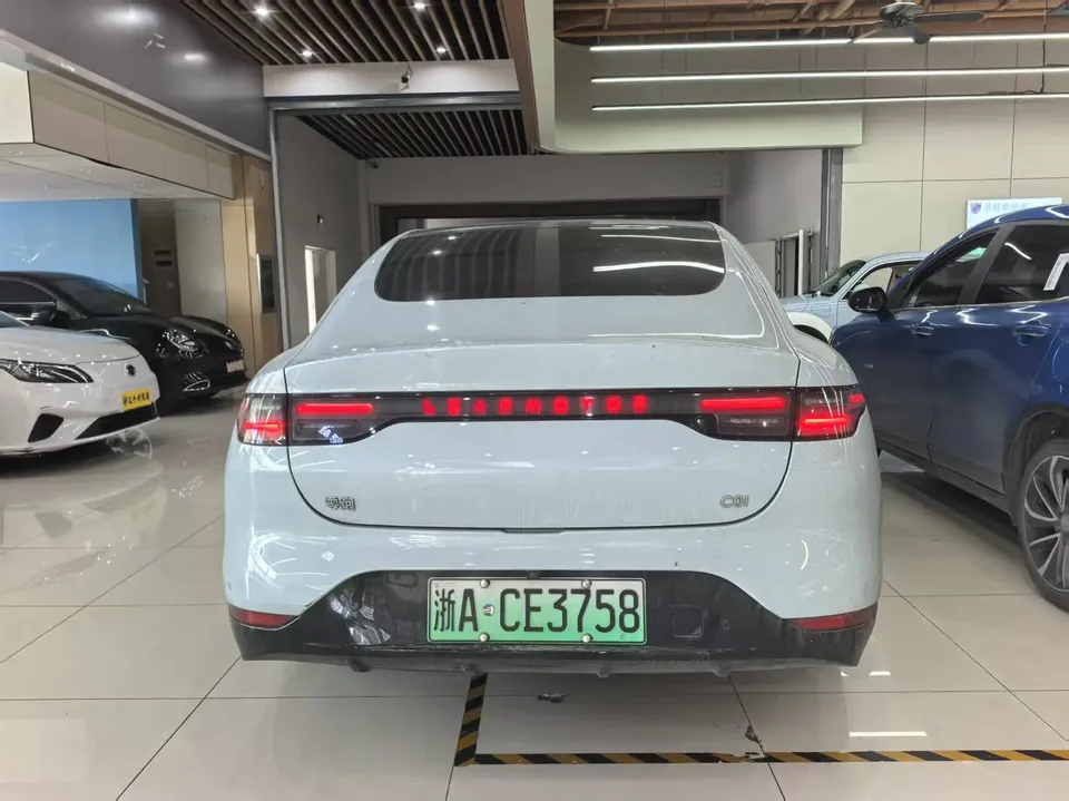 Leapmotor Zero running C01 Pure Electric 625 Premium Edition 2024 — миниатюра 2