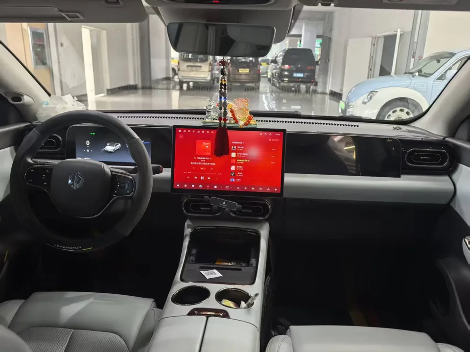 Leapmotor Zero running C01 Pure Electric 625 Premium Edition 2024 — миниатюра 5