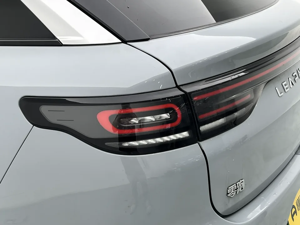 Leapmotor Zero running C11 Extended Range 300 Premium Edition 2024 — миниатюра 2