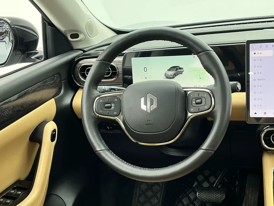 Leapmotor Zero running C11 Extended Range 300 Premium Edition 2024 — миниатюра 3
