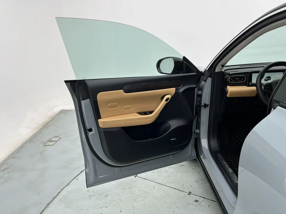 Leapmotor Zero running C11 Extended Range 300 Premium Edition 2024 — миниатюра 5