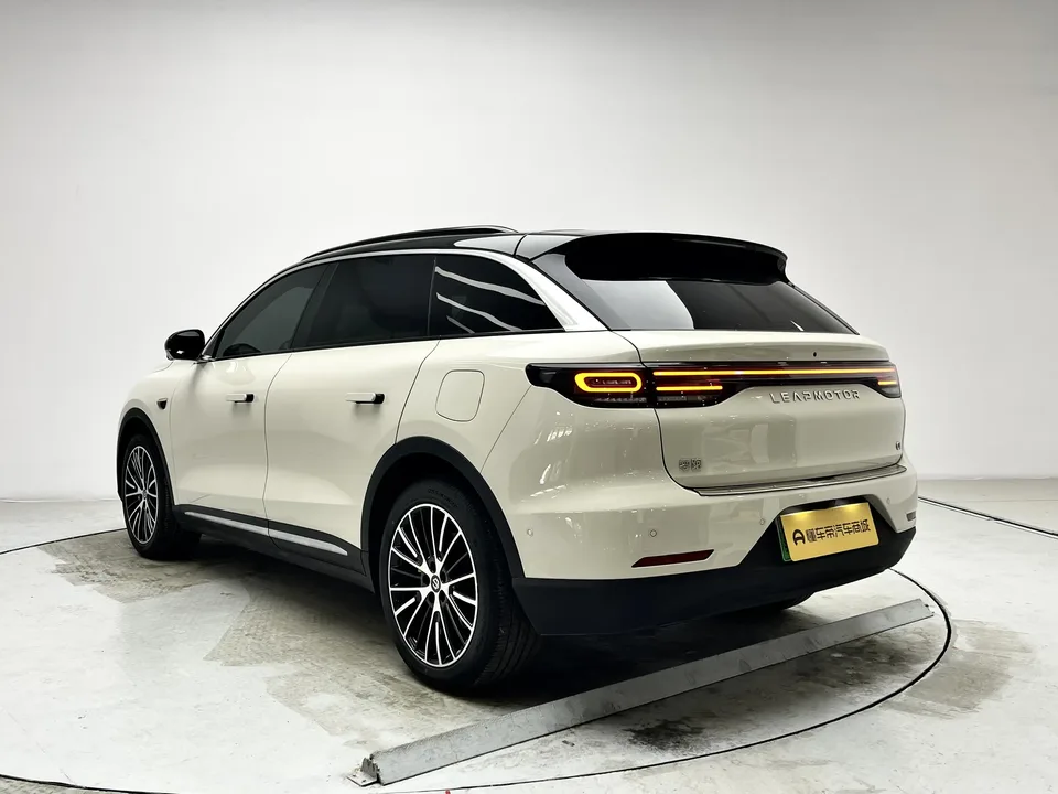 Leapmotor Zero running C11 Leapmotor C11 2026 Extended Range 300 LiDAR Premium Edition 2025 — миниатюра 2