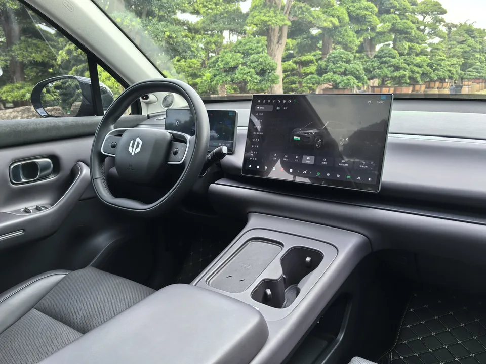 Leapmotor Zero running C10 Pure Electric 530 LiDAR Edition 2024 — миниатюра 4