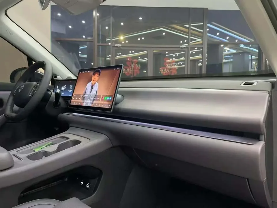 Leapmotor Zero running C10 Pure Electric 530 Smart Edition 2024 — миниатюра 2