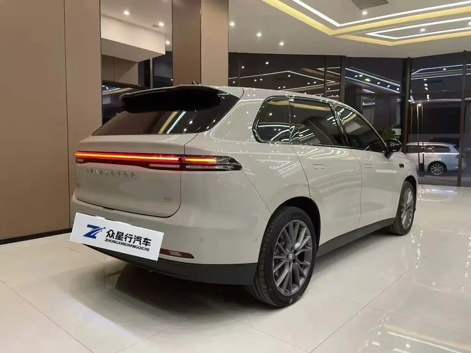 Leapmotor Zero running C10 Pure Electric 530 Smart Edition 2024 — миниатюра 4