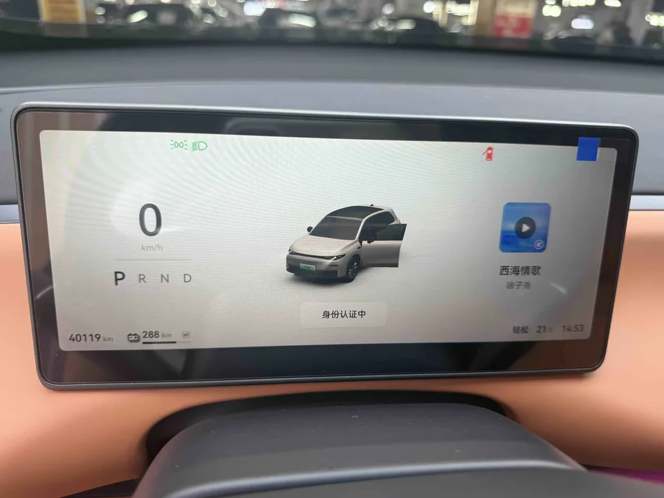 Leapmotor Zero running C10 Pure Electric 530 Smart Edition 2025 — миниатюра 3