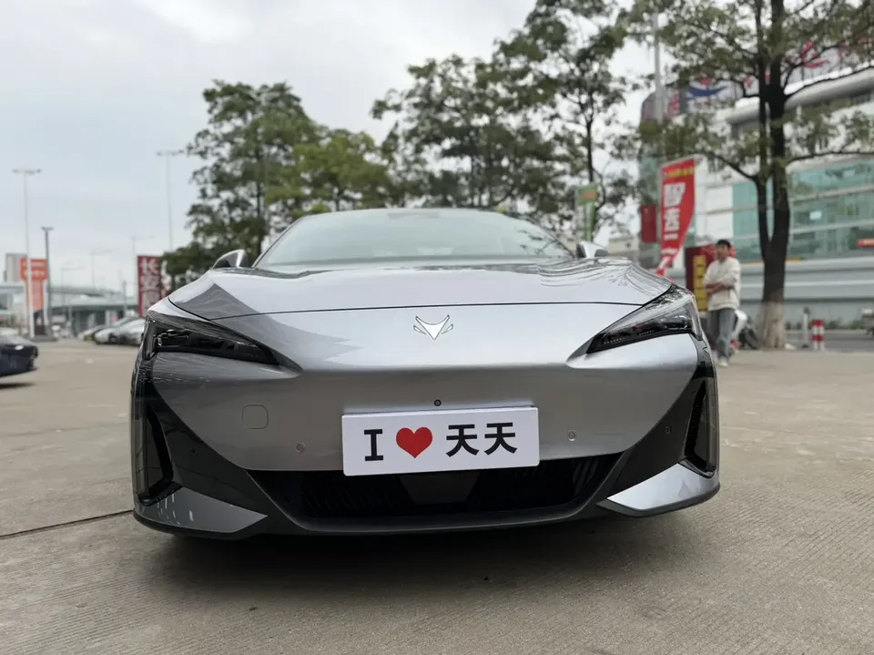 ARCFOX Extreme Fox JiFox Alpha S5 668MAX Sport Edition 200kW 2025 — миниатюра 3