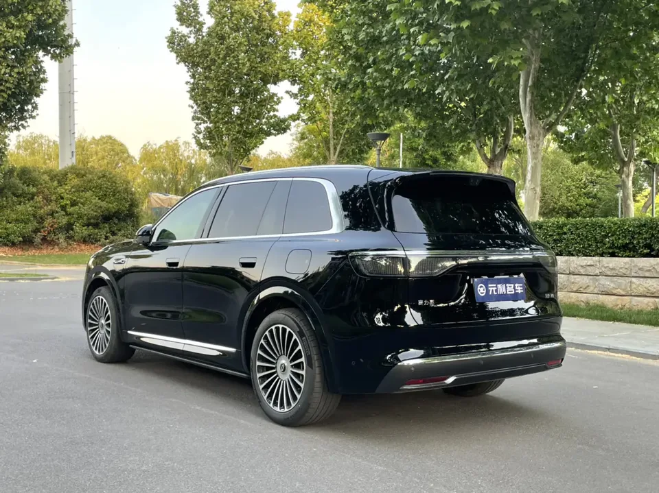 AITO QJM8 QJM8 2025 Extended Range Ultra 6-Seat 4WD Version (192-Line LiDAR) 2025 — thumbnail 2