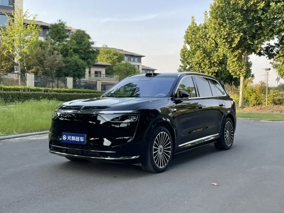 AITO QJM8 QJM8 2025 Extended Range Ultra 6-Seat 4WD Version (192-Line LiDAR) 2025 — photo 1, buy with delivery to Moscow