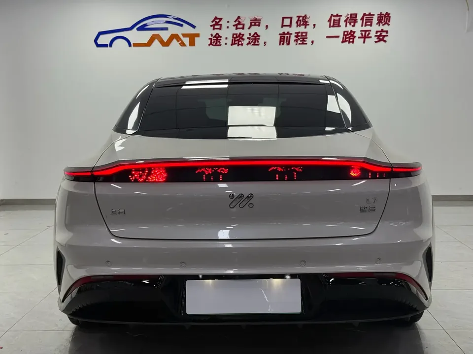 IM Motors L7 Zhiji L7 2022 Pro version 2022 — thumbnail 2