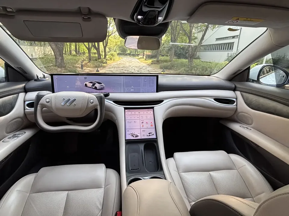 Zhiji L6 Max Standard Edition 75kWh 2025 — миниатюра 3