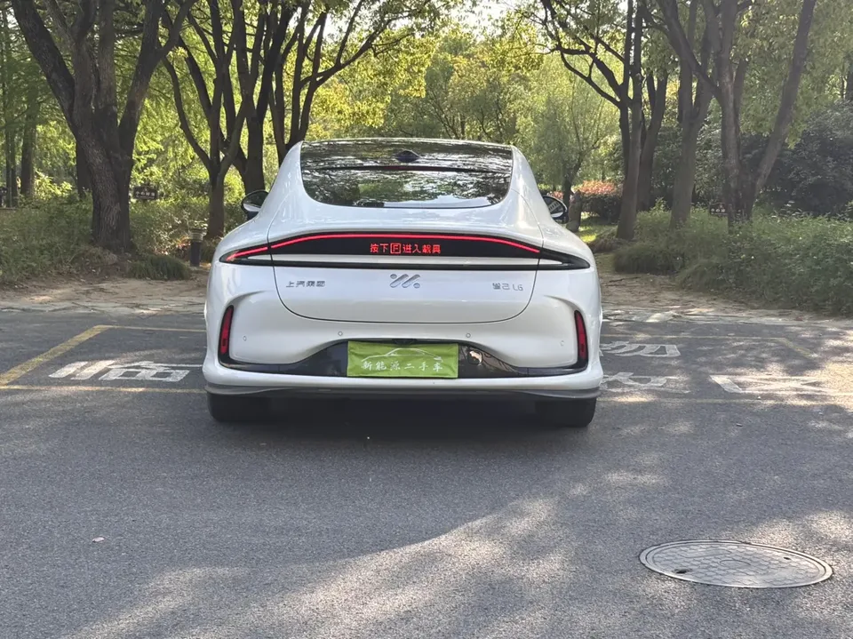 Zhiji L6 Max Standard Edition 75kWh 2025 — миниатюра 5