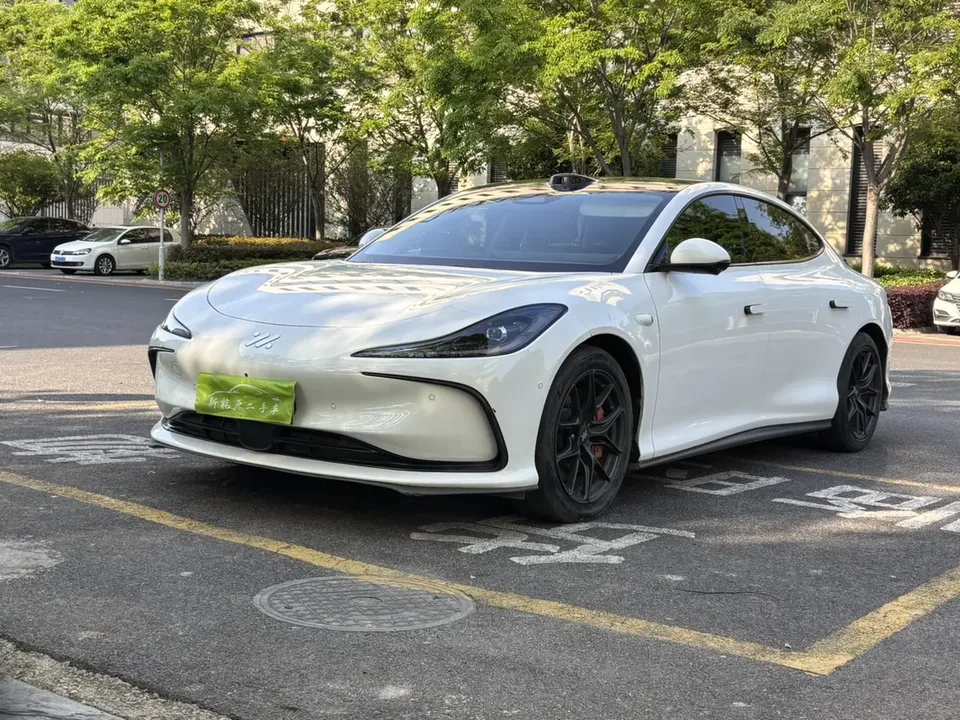 Zhiji L6 2025