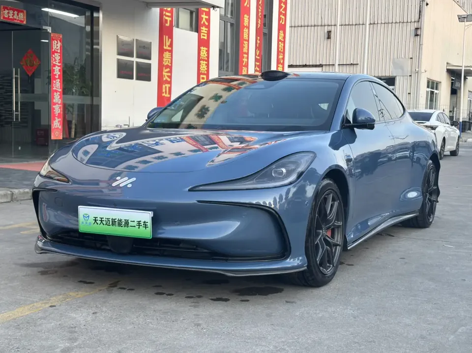 Zhiji L6 2025