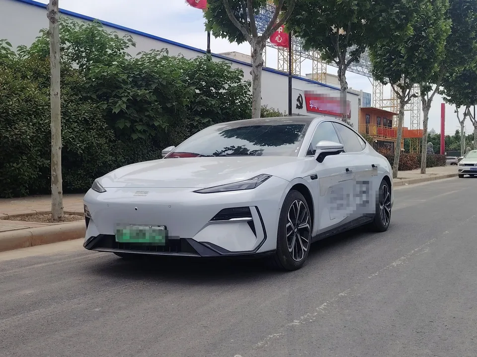Geely Galaxy E8 2025